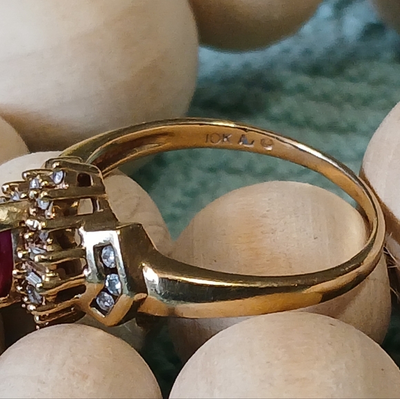 10K Gold and Ruby Gemstone Ring - Picture 6 of 9